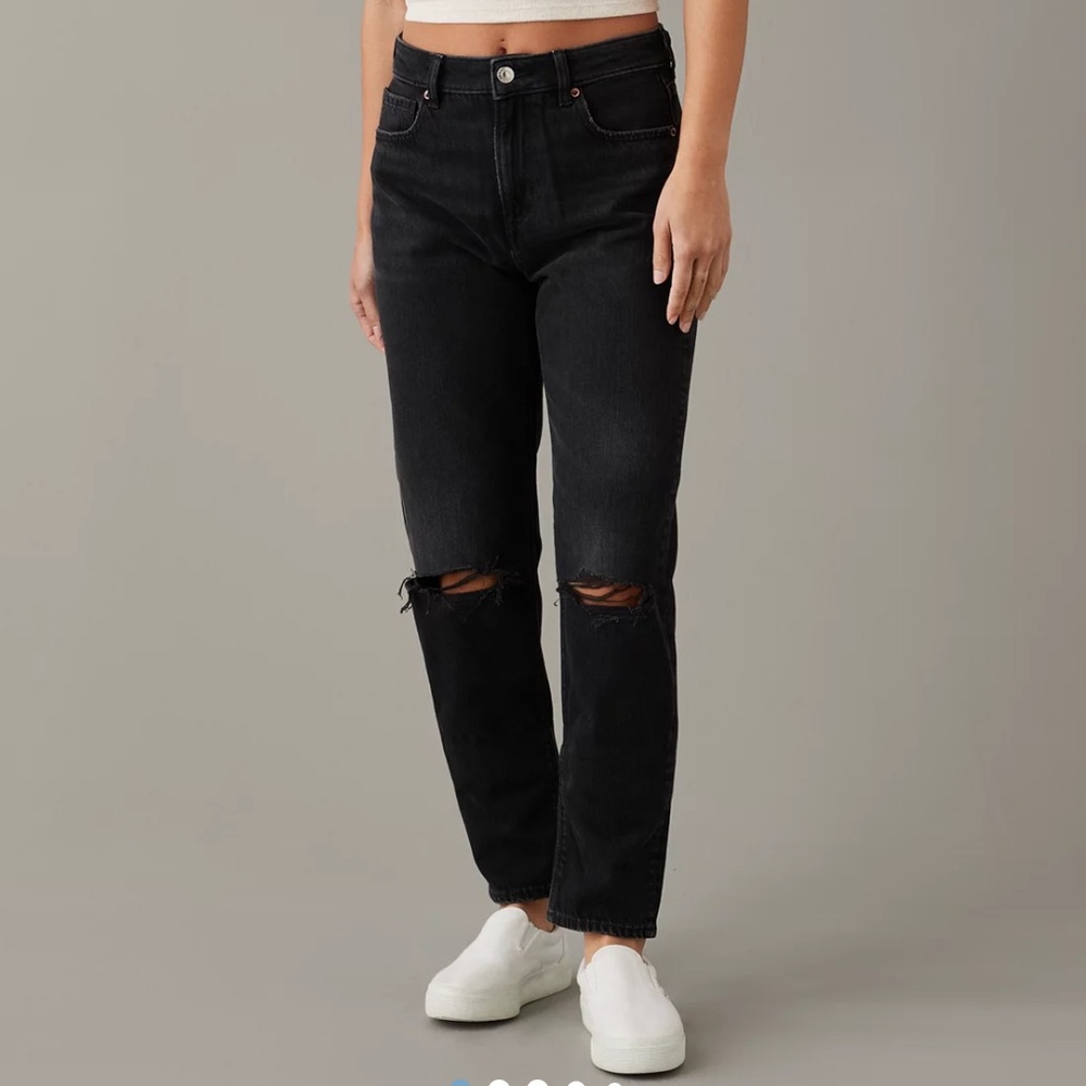 American Eagle Strigid Mom Jeans Destroyed Black 14 NWT